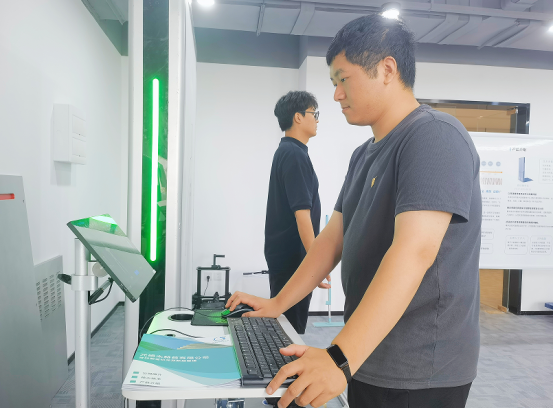 新质生产力蜀山行 | 元硕太赫兹 2秒成像，开启脊柱健康无创诊断新纪元